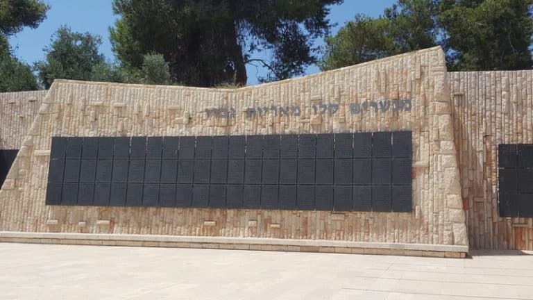 07-אנדרטת הצנחנים בתל נוף|09-הציטוט של חנה סנש|10-מנשרים קלו מאריות גברו