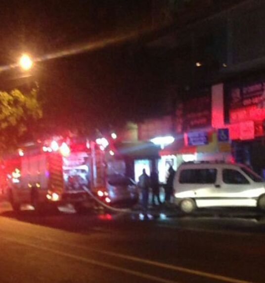 כוחות הכיבוי מגיעים למקום האירוע