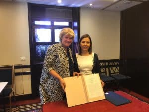 השרה גמליאל ופרופסור מוניקה גרוטרס בחתימת ההסכם - 4.10.2018