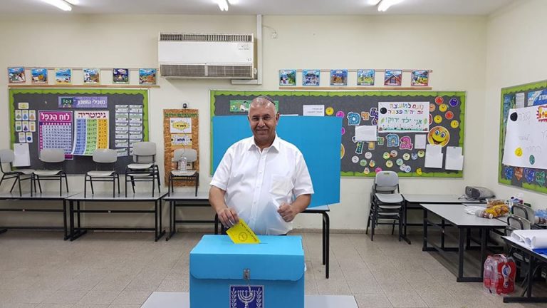 יואל גמליאל מצביע|יואל והשרים