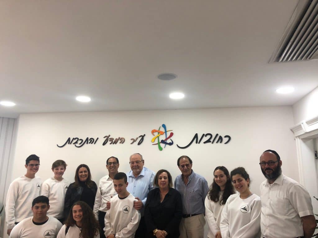 המחוננים נוסעים לייל