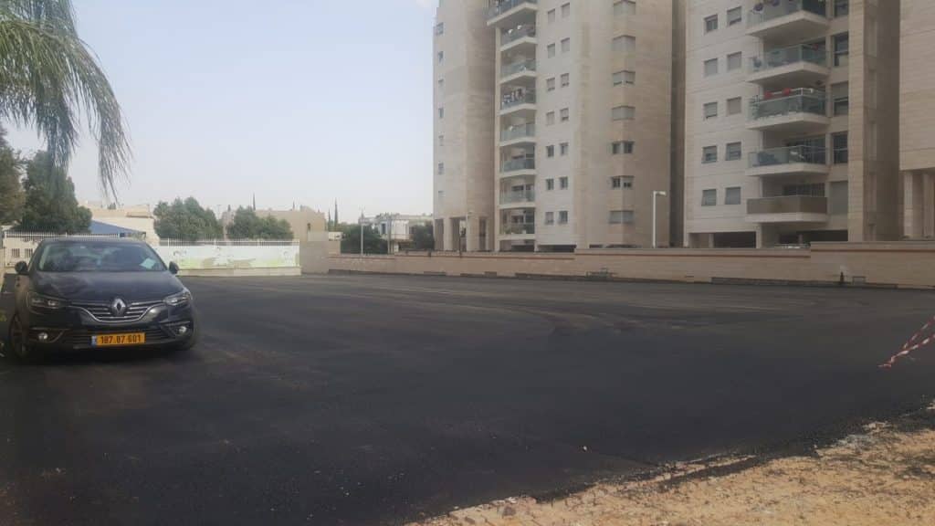 חניון נולד בשכונת המדע