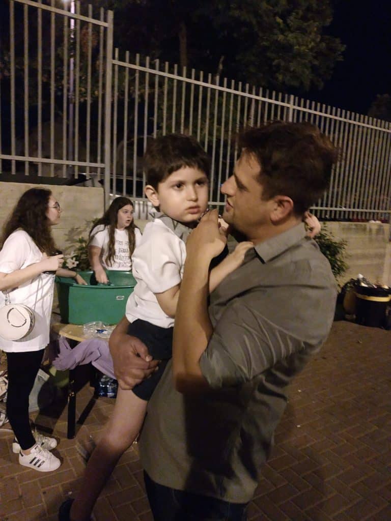 יניב מרקוביץ עם הילד רן דור