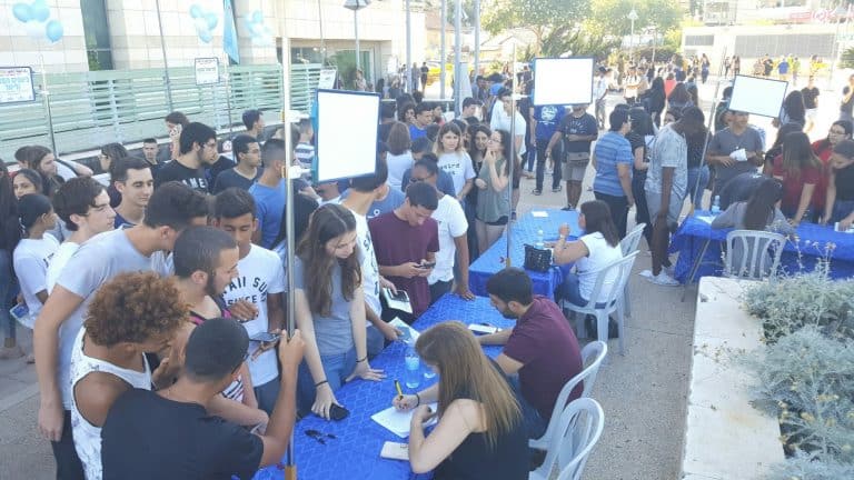 יריד תעסוקה לנוער צילום עיריית רחובות (1)