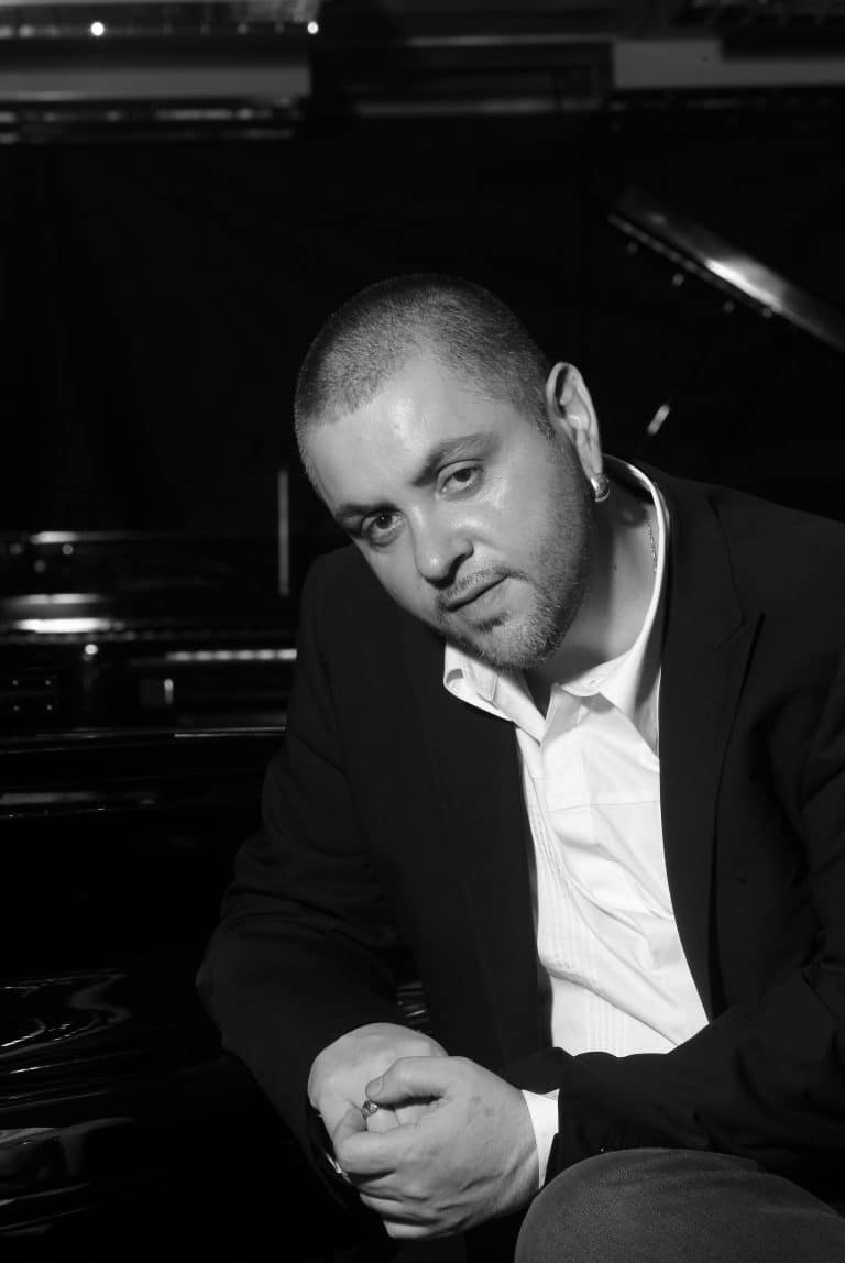 כל העולם במה (2)