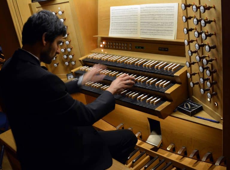 עוצמת העוגב והקול