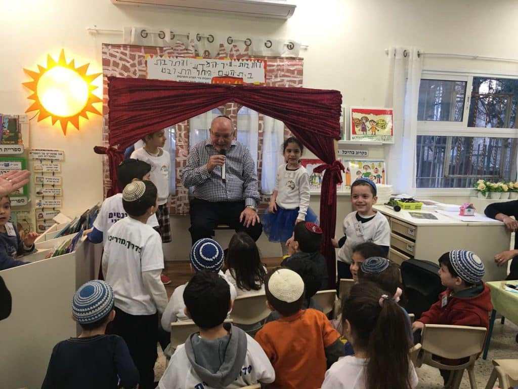 ראש העיר עם ילדי גן לולב