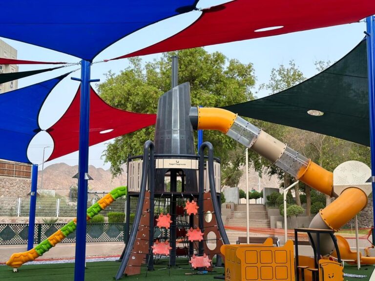 לפעמים רגע אחד קטן של בהלה מזכיר לכולנו מהי ערנות מקצועית ומהי אנושיות גדולה. הילדה יצאה מהמתקן עם חיוך - וההורים יצאו עם נשימה