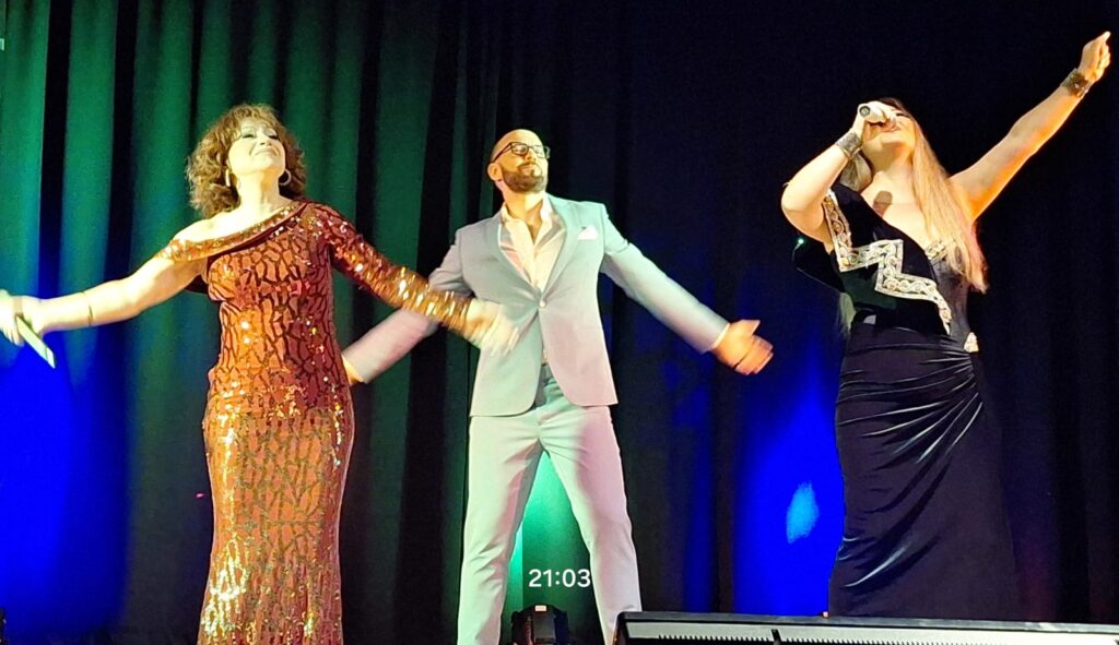 באשכול הפיס בקריית גת שרים יחד את “הביתה” בסיום קונצרט יום העלייה – רגע של התרגשות ואחדות