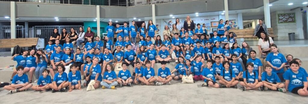 תלמידי בתי הספר בקריית אונו במפגש הראשון של פרלמנט הילדים העירוני – שיעור אמיתי בדמוקרטיה צעירה