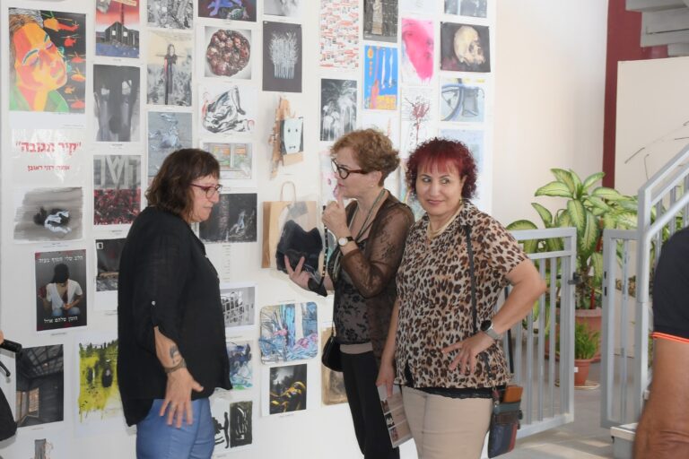 "אני מזמין את הקהל לבקר בשלוש התערוכות המציעות מסע בין שכבות, זיכרונות וחומרים והתבוננות מחודשת ביופי שבשברים, בחיבורים ובהתחדשות"
