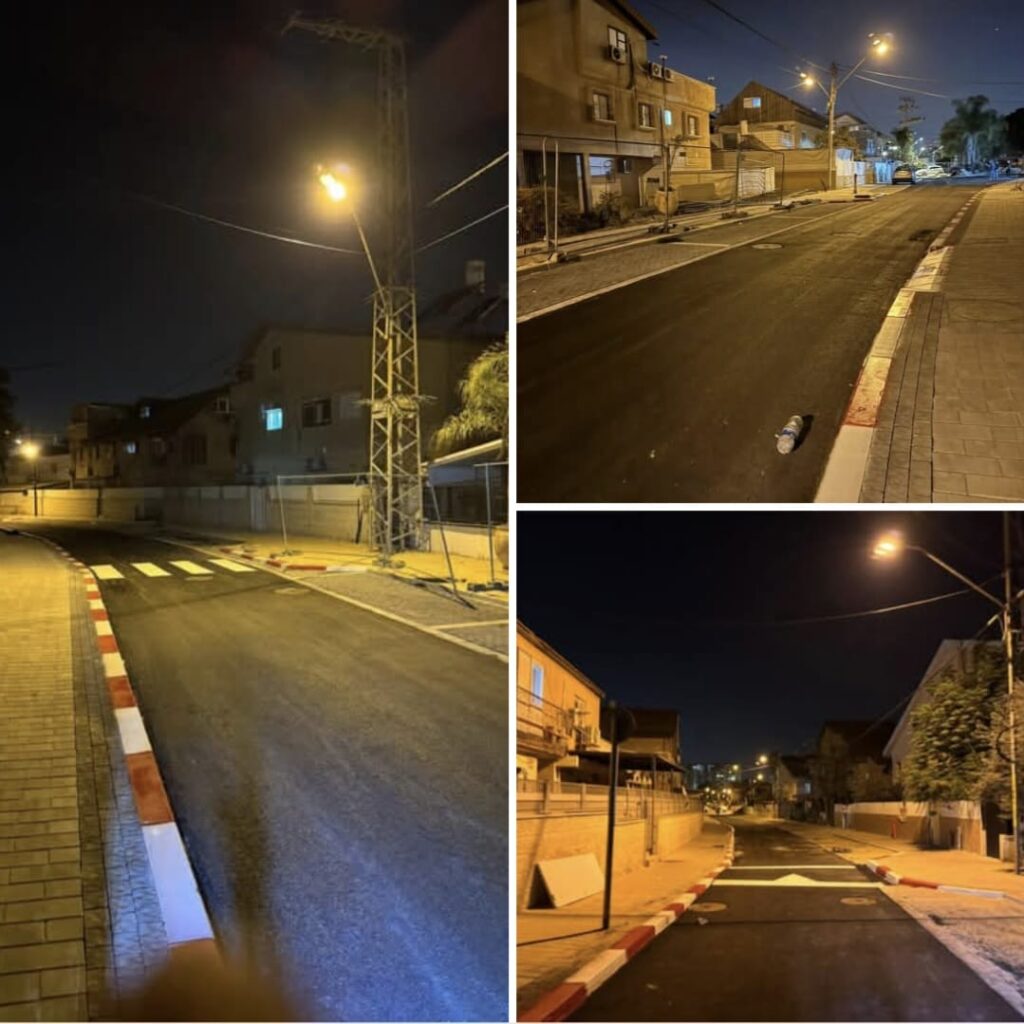 כביש חדש וסלול ברחוב הכותל המערבי בשכונה א׳, עם מדרכות מסודרות ומפרצי חניה; פועלים ותשתיות עדיין בשטח - רגע לפני סיום