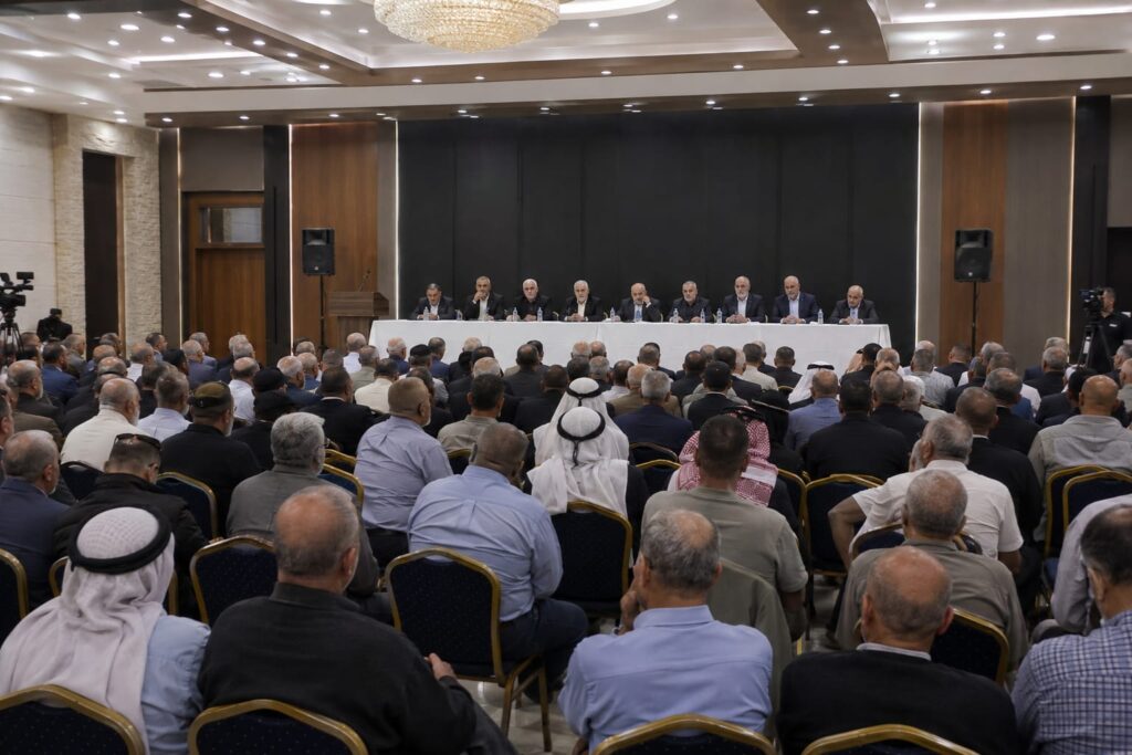 ועידת חירום ברהט נגד תוכנית “יישור קו” להסדרת הקרקעות בנגב. במקביל, השר עמיחי שיקלי הודיע כי בכוונתו להמשיך לקדם את הרפורמה.