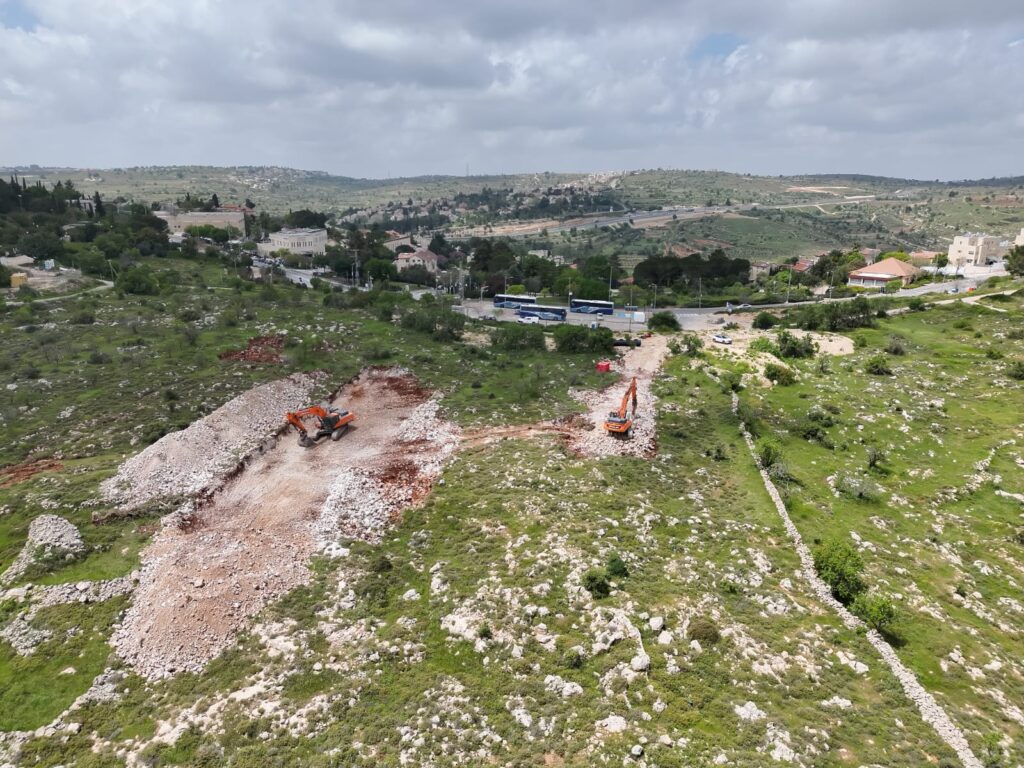 אזור מגורים חדש באפרת על רקע הרי גוש עציון, במסגרת הקמת שכונת צעירים עם יחידות דיור מסובסדות לזוגות צעירים בני היישוב
