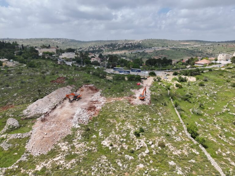 אזור מגורים חדש באפרת על רקע הרי גוש עציון, במסגרת הקמת שכונת צעירים עם יחידות דיור מסובסדות לזוגות צעירים בני היישוב