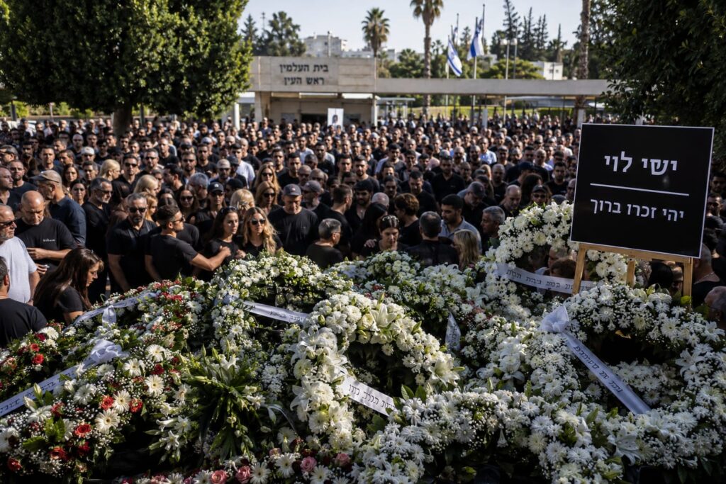 אילוסטרציה, לקראת הלווייתו בבית העלמין בראש העין