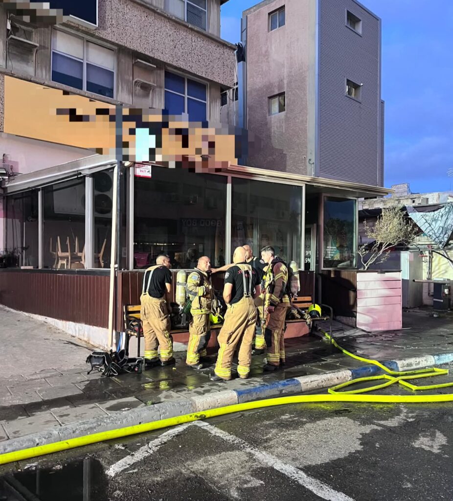 זירת השריפה במסעדה ברחוב תפוצות ישראל בגבעתיים