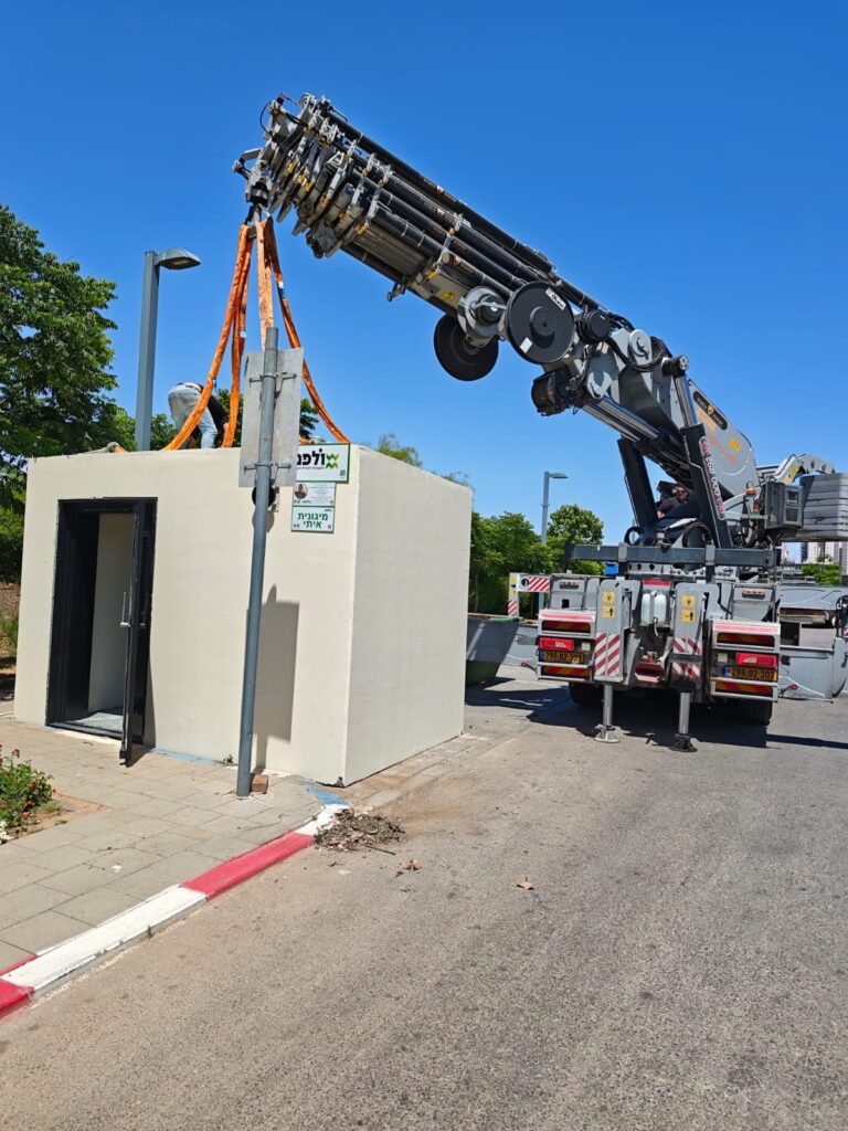 המיגונית החדשה שהוצבה בפארק דרום בגבעת שמואל כחלק מהרחבת מערך המיגון העירוני והיערכות העירייה למצבי חירום