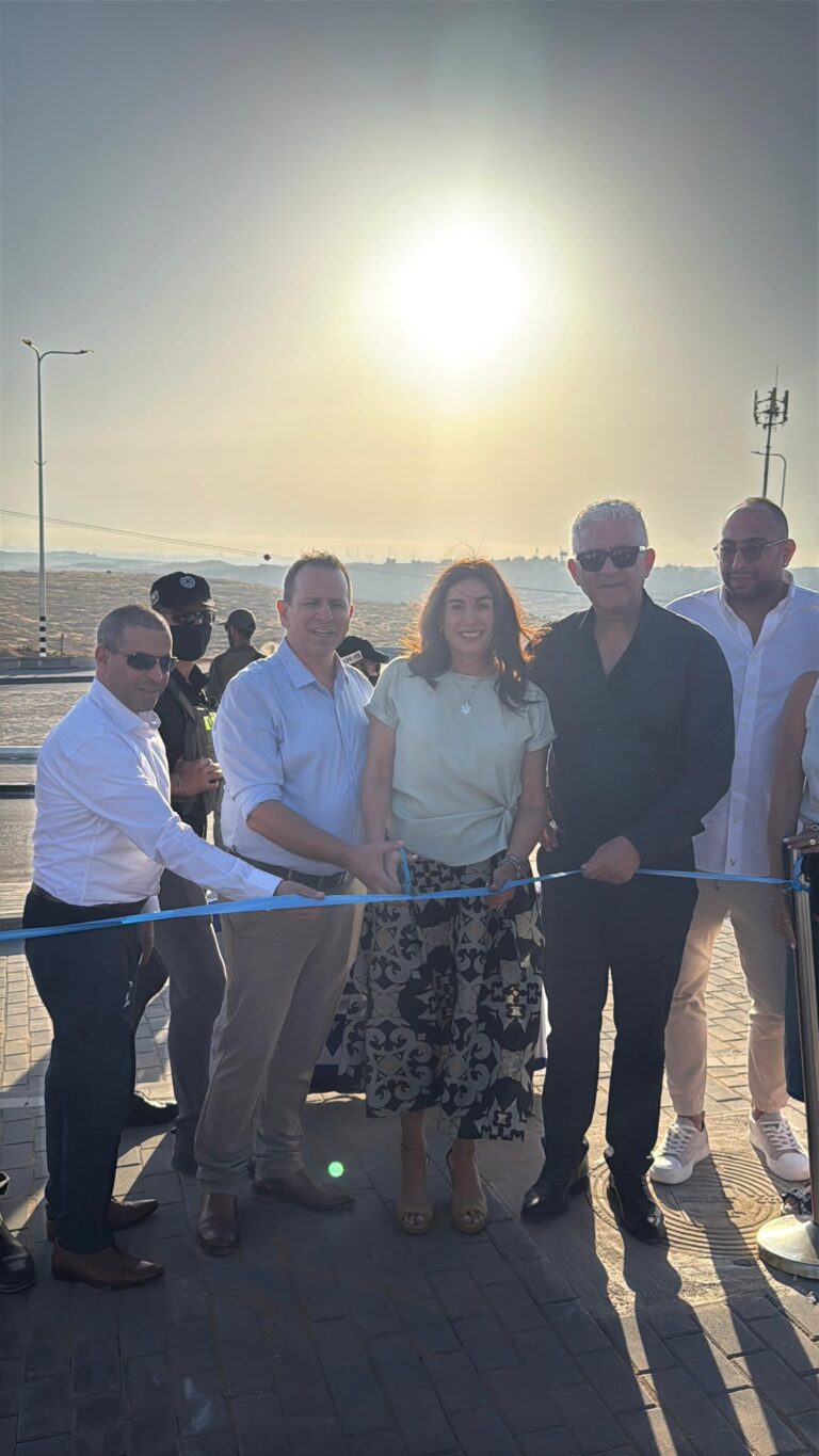 טקס חנוכת כיכר עופרים בכניסה לבית אריה־עופרים, בהשתתפות נציגי משרד התחבורה, נתיבי ישראל והמועצה המקומית