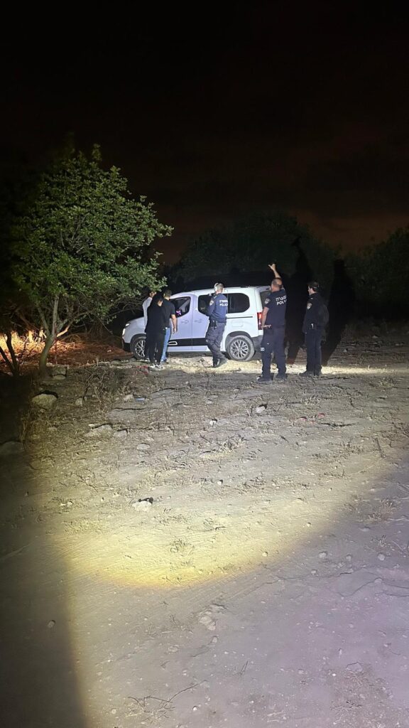 כוחות משטרה בזירת הרצח סמוך למשמר איילון במהלך פעולות החקירה הראשוניות
