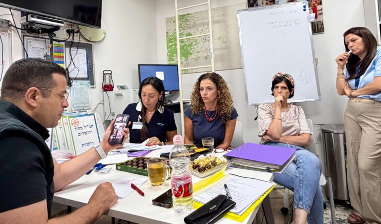 צוותי רפואה וניהול בחמ"ל חירום בירושלים במהלך תרגיל המדמה המשך מתן שירותים רפואיים לתושבים בזמן חירום