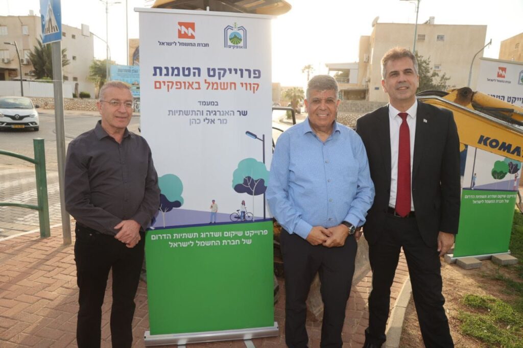 עבודות תשתית להטמנת קווי חשמל בשכונת מישור הגפן באופקים במסגרת פרויקט שדרוג רשת החשמל העירונית