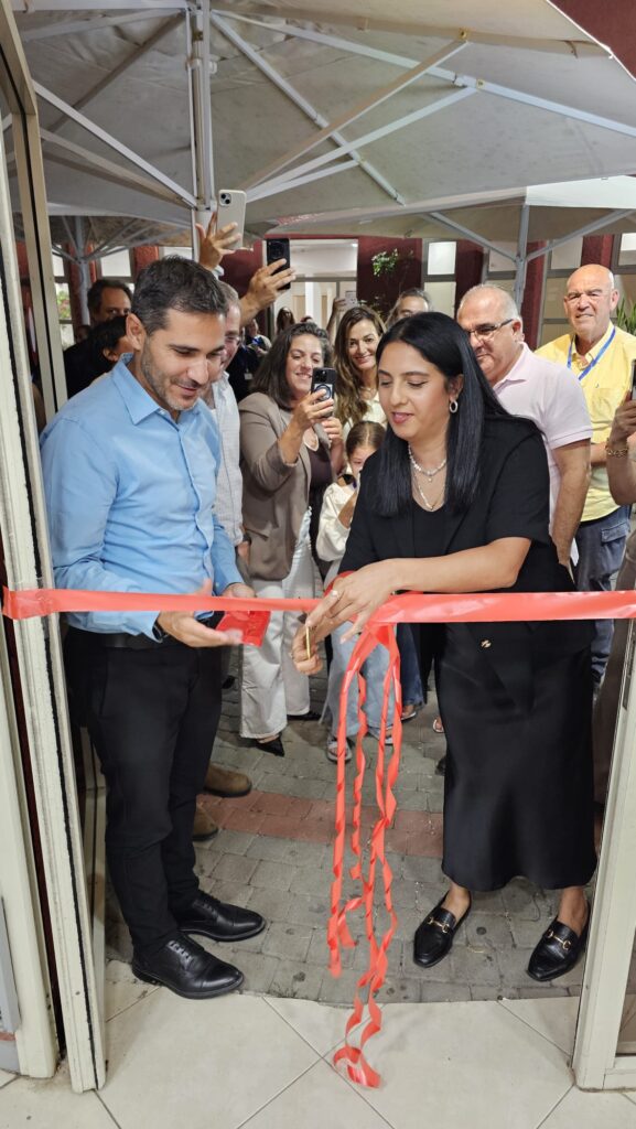 חנוכת בית המתנדב העירוני ביבנה בהשתתפות מתנדבים, נציגי העירייה וארגוני הקהילה.