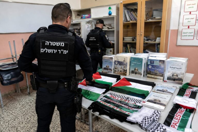 שוטרי ימ"ר ירושלים במהלך פעילות חיפוש במוסד חינוכי במזרח ירושלים, לצד חומרי לימוד וציוד שנתפסו במקום