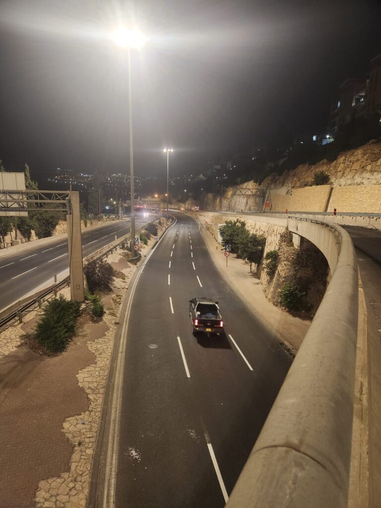 עבודות תשתית בשדרות בגין בירושלים כחלק מהקמת נתיב תחבורה ציבורית חדש