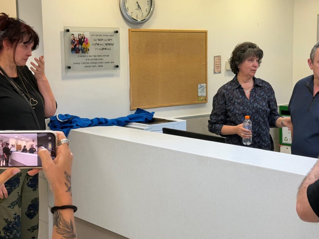 טקס חנוכת תחנת האחיות בסורוקה שהוקדשה לזכר בני משפחת קפשיטר, שנרצחו במתקפת 7 באוקטובר