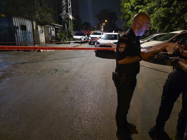 כוחות משטרה בזירת אירוע ירי בשכונת ג׳ואריש ברמלה במהלך הלילה