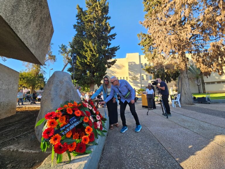 טקס הזיכרון לפרעות הפרהוד והרוגי המלכות במרכז מורשת יהדות בבל באור יהודה, במלאת 85 שנים לאירועים.