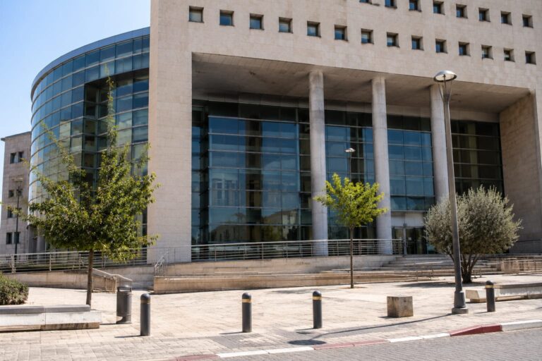 בניין בית המשפט המחוזי מרכז, על רקע הגשת כתב האישום בפרשה