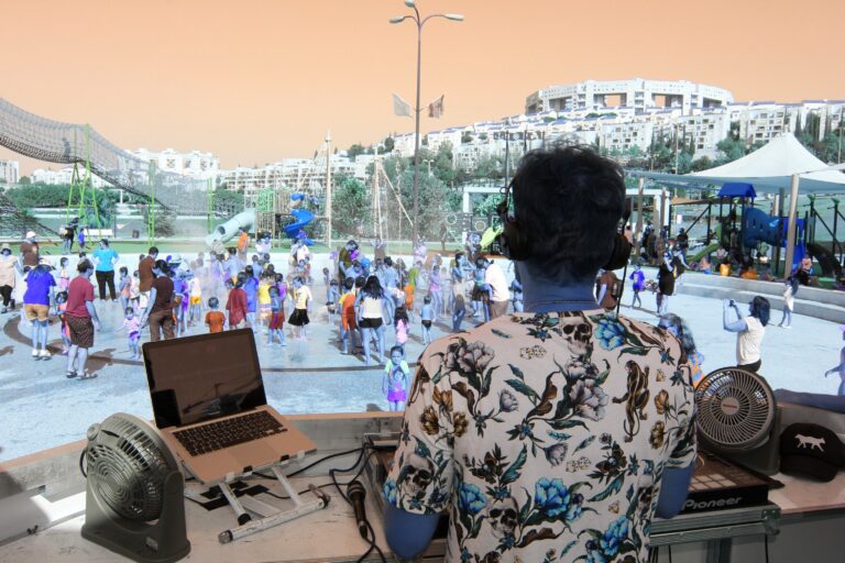 ושבים משתתפים באירוע קיץ בפארק ענבה במודיעין במסגרת תוכנית הקיץ העירונית