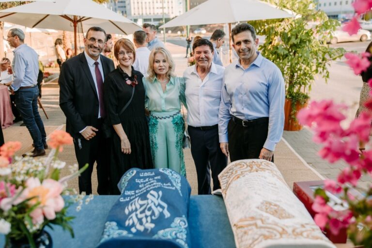 תהלוכת הכנסת ספרי התורה וחנוכת בית הכנסת ומדרשת דניאל במרכז האקדמי פרס ברחובות
