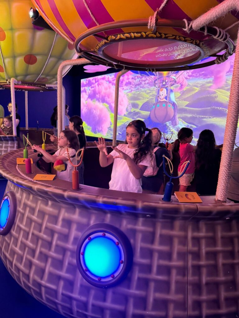 תלמידי קריית גת מציגים תוצרים חינוכיים, תערוכות ופרויקטים במסגרת שבוע החינוך העירוני לציון 70 שנה לעיר