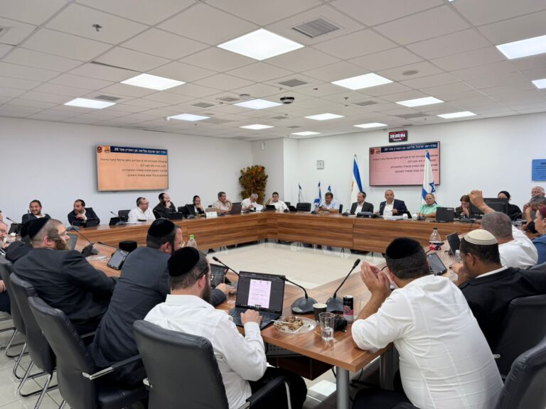 מליאת עיריית בית שמש, שבה אושרו תקציב 2027 והסכם התחבורה, לצד הסרת סעיף הסכם הגג מסדר היום