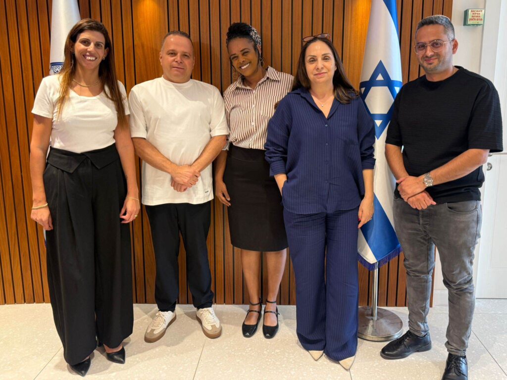 ראש העיר תומר גלאם בפגישת היכרות עם מנהלת שירות התעסוקה החדשה באשקלון עדי שרגא