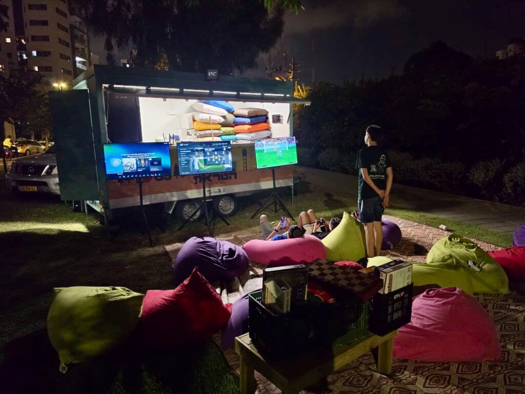 בני ובנות נוער בגבעת שמואל משתתפים בפעילות במסגרת תוכנית הקיץ העירונית
