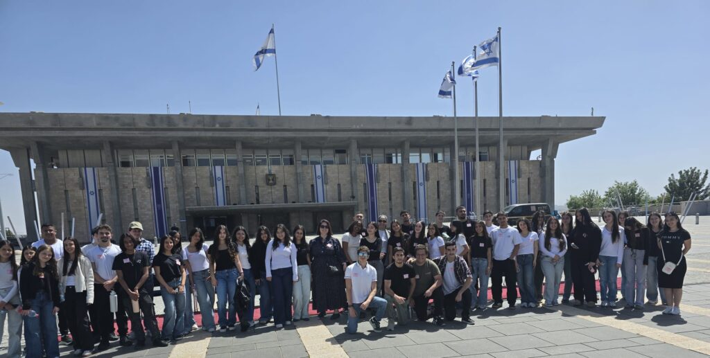 [12:10, 7.7.2026] Tali Laufer: תלמידות ותלמידים מאשקלון במסגרת תוכנית "צוערים צעירים דוברות ודיפלומטיה". [12:10, 7.7.2026] Tali Laufer: 1
