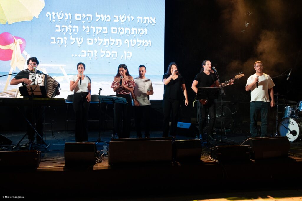 פסטיבל הזמר העברי בגן הזיכרון בגבעתיים במסגרת אירועי הקיץ העירוניים