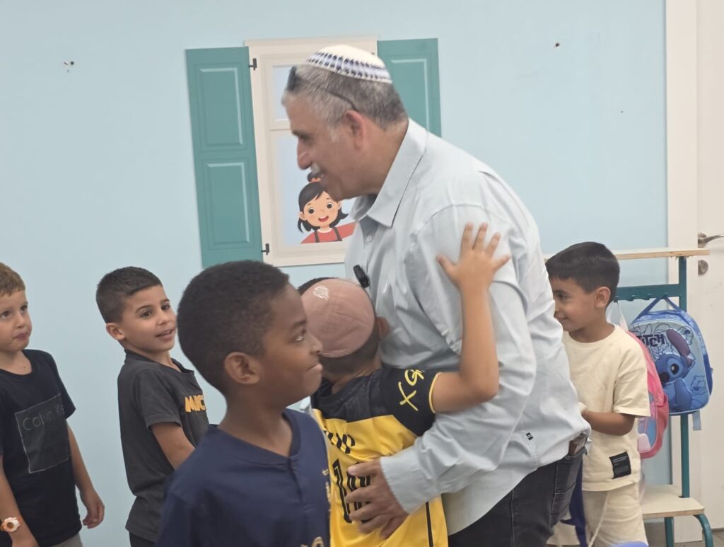 ילדים משתתפים בפעילויות הקייטנות העירוניות במהלך חופשת הקיץ בקריית מלאכי