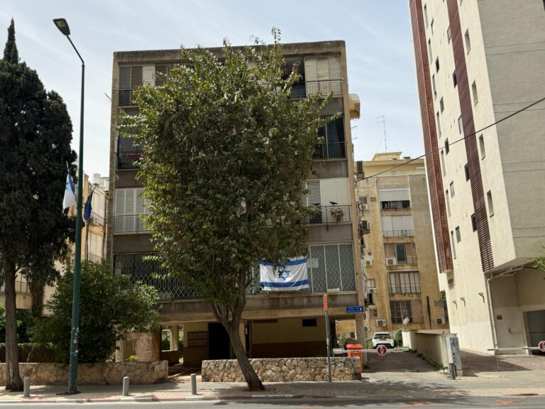 הבניינים הוותיקים ברחוב ערבי נחל בתל אביב, המיועדים להתחדשות עירונית לאחר החלטת ועדת הערר