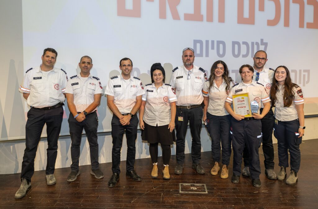 ברק שפילברג מחולון בטקס סיום קורס הפראמדיקים של מד"א