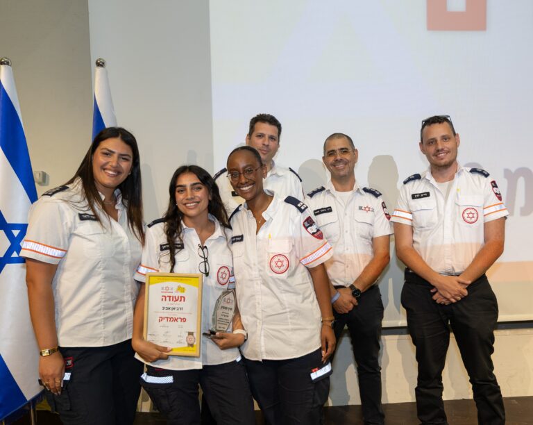 אביב זרביאן מאשקלון בטקס סיום קורס הפראמדיקים של מד"א