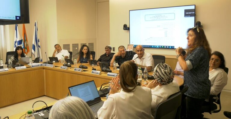 דיון במועצת העיר לוד בנושא הרחבת ההנחות למשפחות עם בני משפחה עם מוגבלות