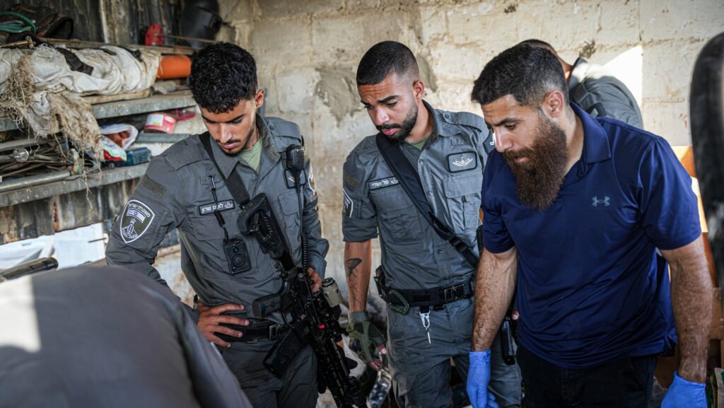 נשק הציד והתחמושת שאותרו במהלך החיפוש במתחם ברמלה