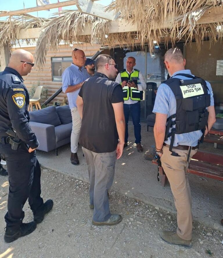 סיור גורמי הביטחון לאורך גדר המערכת הסמוכה לראש העין כחלק מחיזוק מערך ההגנה העירוני