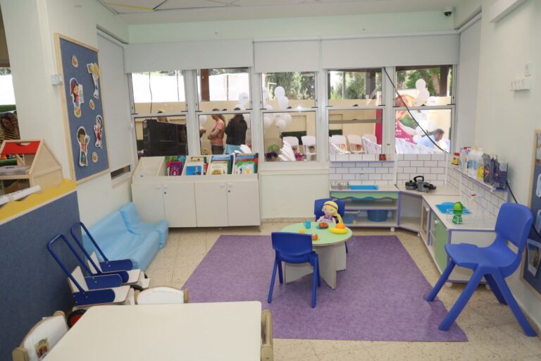 מעון היום השיקומי הראשון בגבעתיים, שנפתח ברחוב אבני זיכרון.