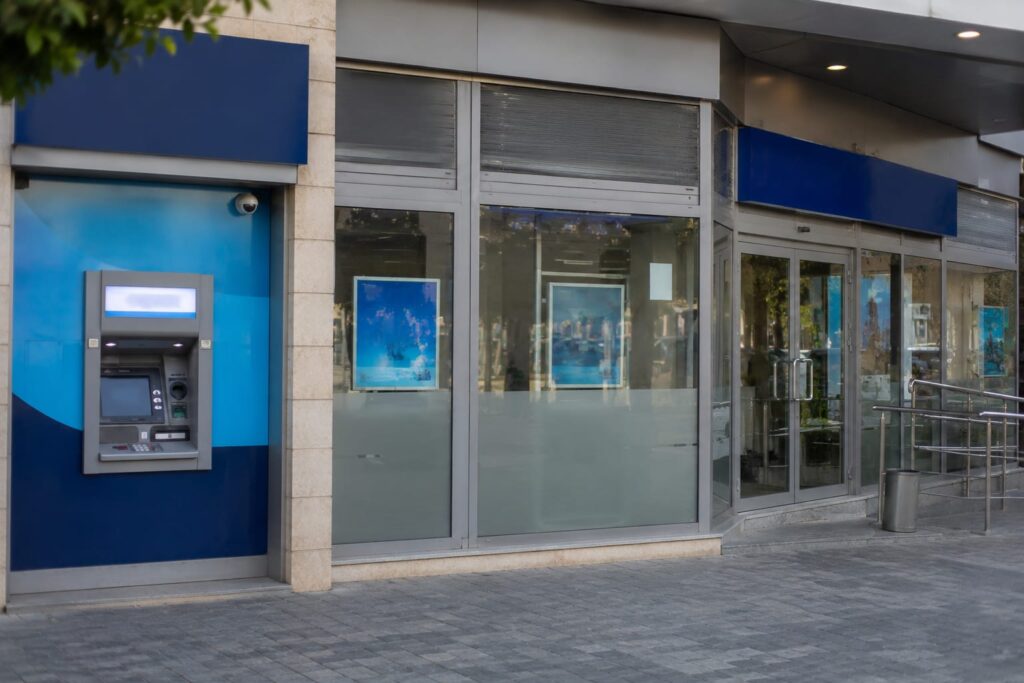 כספומט וסניף בנק בקריית גת על רקע חקירת שוד והונאה